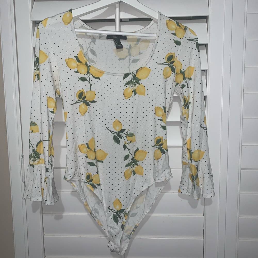 🌟Forever 21 lemon bodysuit with polka dots